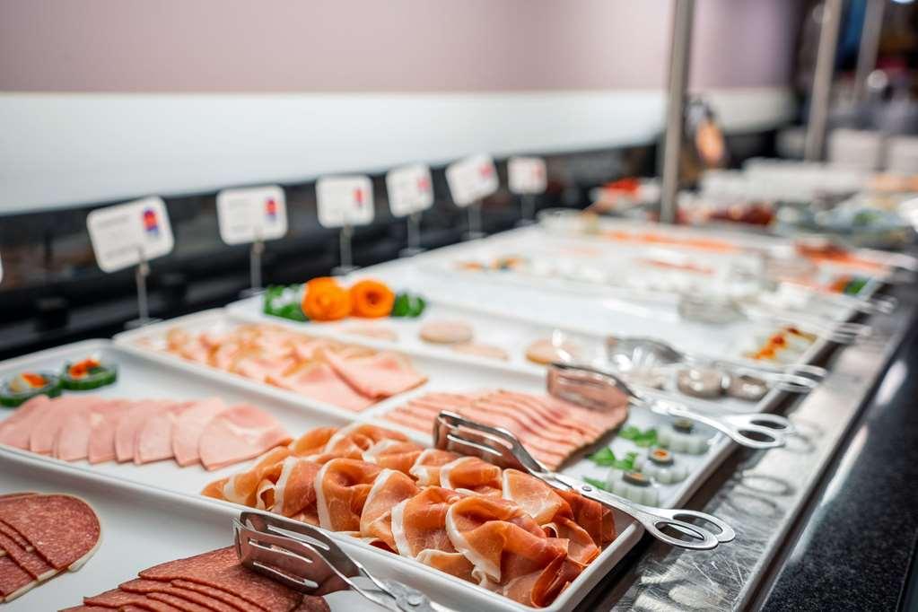 ホテル Plaza Premium カールスルーエ レストラン 写真