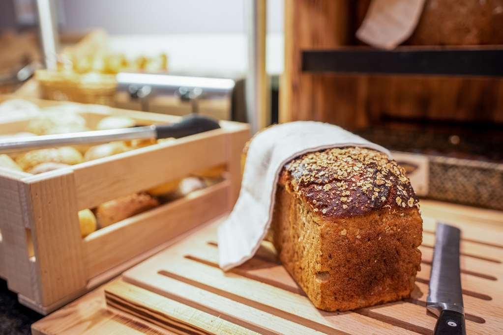 ホテル Plaza Premium カールスルーエ レストラン 写真