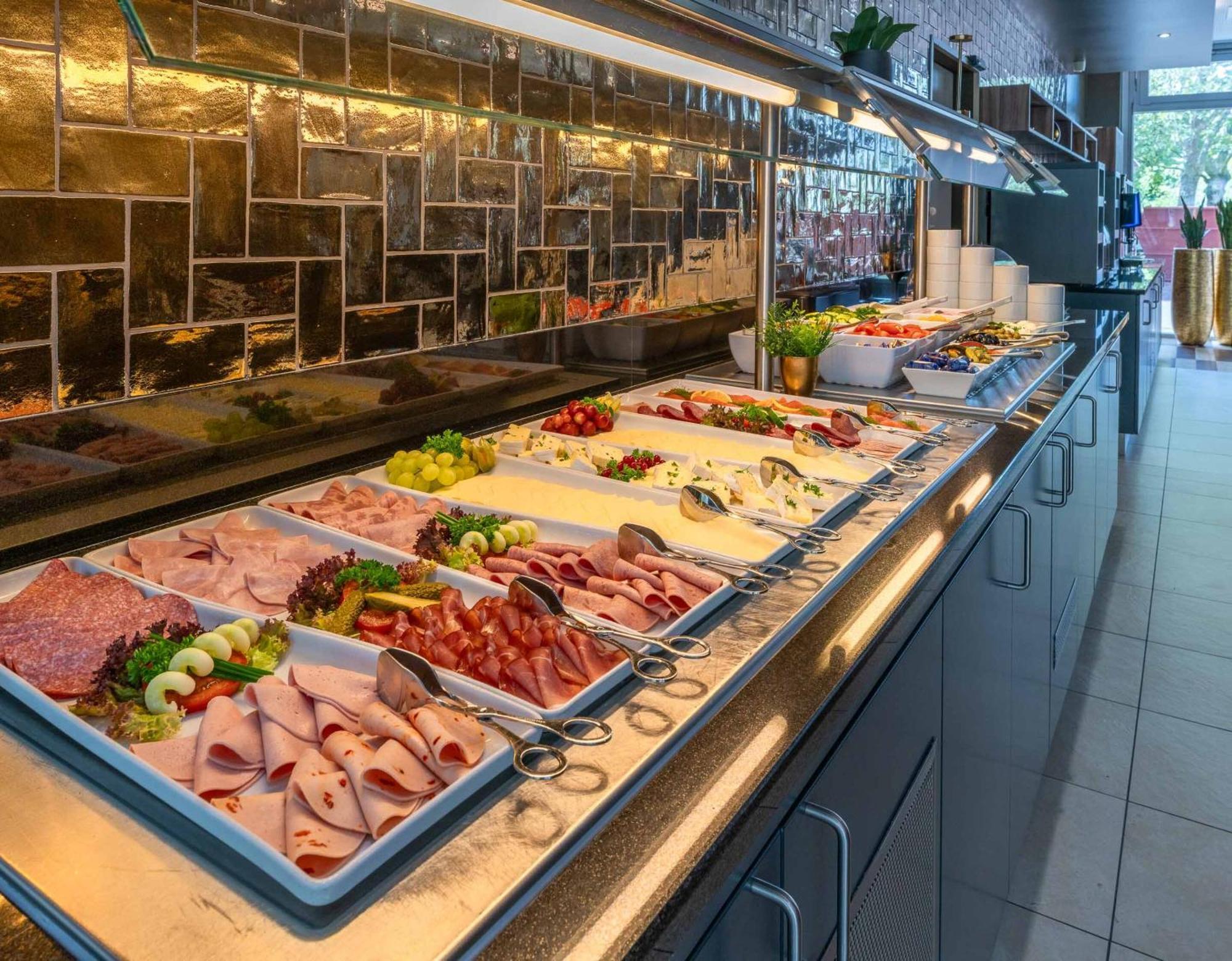 ホテル Plaza Premium カールスルーエ エクステリア 写真